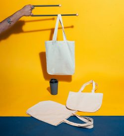 Eco-friendly sustainable cotton tote bags made from organic materials, perfect for daily use and reducing plastic waste.