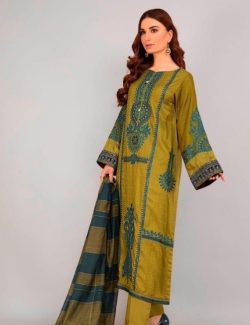Styling a Pakistani kurta in modern ways is simple and fun. Mix and match with jeans, jackets, shoes, and light makeup.